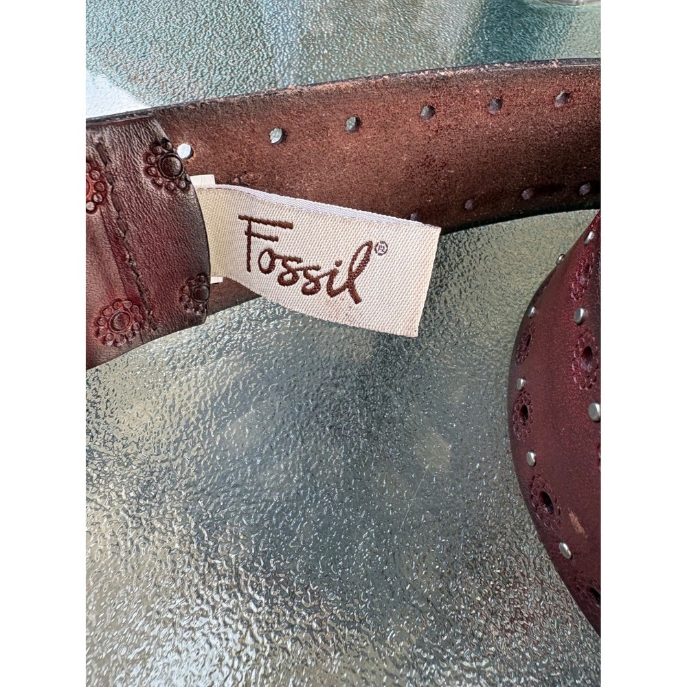 VTG Fossil Womens Medium Burgundy Leather Floral Stamped Studded Belt BT2817 200 - Picture 3 of 7